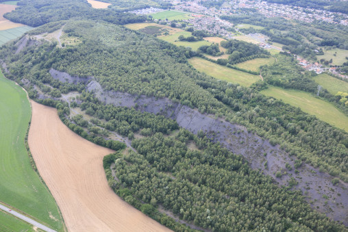 Illustration de la chaîne des terrils vue du ciel