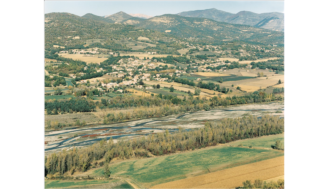 Le Chaffaut-Saint-Jurson. vallée de la Bléone depuis Lagremuse_Gilbert Fastenaekens_1997